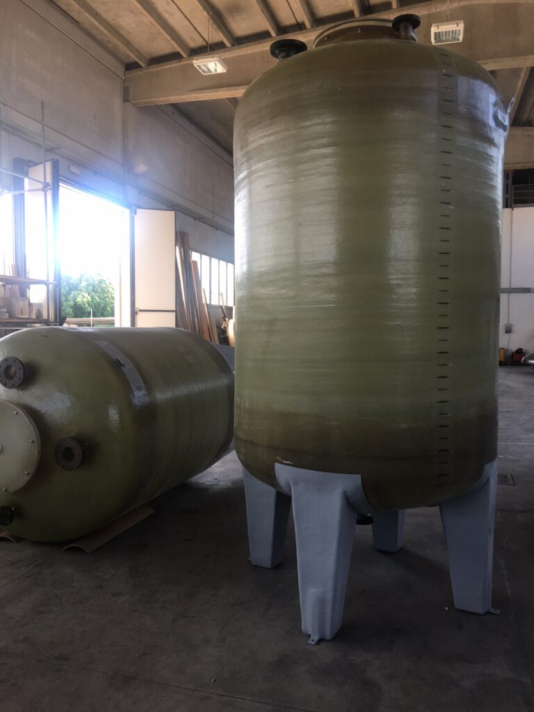 ART. 5 – Serbatoio verticale a fondi bombati, su piedi